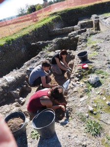 Volontari GAR scavo Villa Romana delle Colonnacce a Castel di Guido.