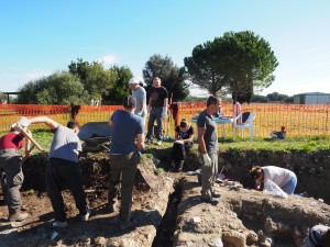 Volontari GAR scavo Villa Romana delle Colonnacce a Castel di Guido.