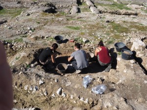 Volontari GAR scavo Villa Romana delle Colonnacce a Castel di Guido.