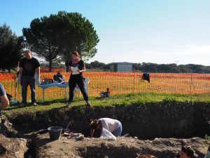 Volontari GAR scavo Villa Romana delle Colonnacce a Castel di Guido.