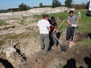 Volontari GAR scavo Villa Romana delle Colonnacce a Castel di Guido.