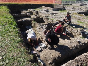 Volontari GAR scavo Villa Romana delle Colonnacce a Castel di Guido.