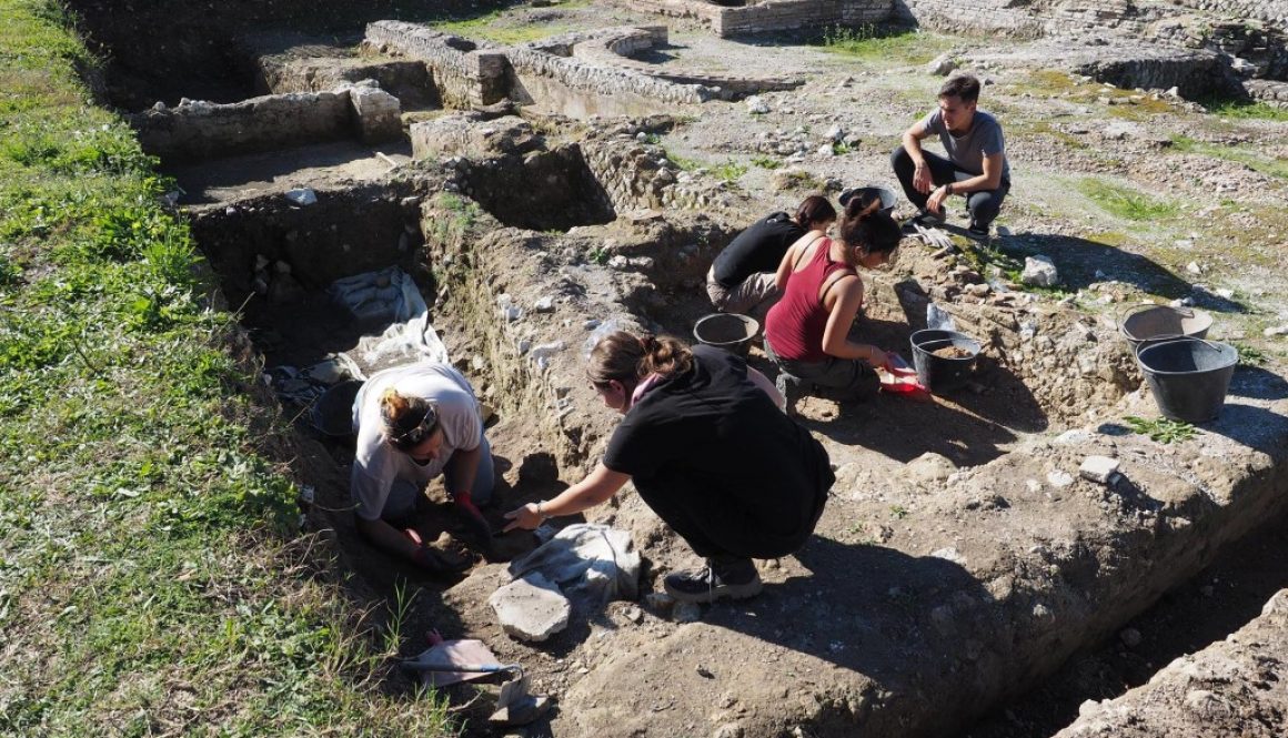 Volontari GAR scavo Villa Romana delle Colonnacce a Castel di Guido.