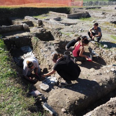 Volontari GAR scavo Villa Romana delle Colonnacce a Castel di Guido.