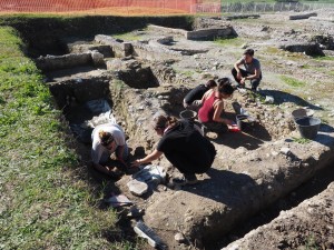 Volontari GAR scavo Villa Romana delle Colonnacce a Castel di Guido.