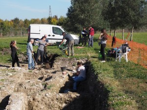 Volontari GAR scavo Villa Romana delle Colonnacce a Castel di Guido.