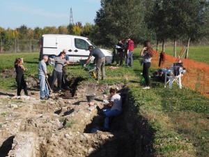 Volontari GAR scavo Villa Romana delle Colonnacce a Castel di Guido.