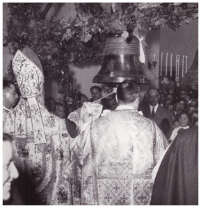 Diocesi di Porto e Santa Rufina-La Cattedrale S.Eccellenza Cardinale EUGENIO TISSERANT benedice la campana (24 marzo 1955)