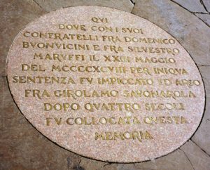Lapide-in-piazza-della-Signoria-a-Firenze-che-ricorda-il-rogo-di-Savonarola