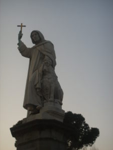 Monumento-al-frate-domenicano-in-Piazza-Savonarola-a-Firenze