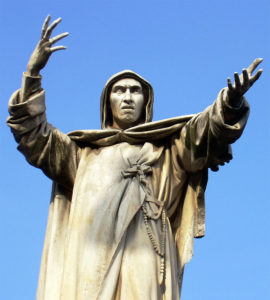 Statua-di-Girolamo-Savonarola-a-Ferrara-nei-pressi-del-Castello-Estense