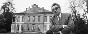 Charles-Henri Favrod, Direktor des Fotomuseums "Musee de l'Elysee" in Lausanne, aufgenommen am 13. Maerz 1992 im Park des Museums. (KEYSTONE/Str)