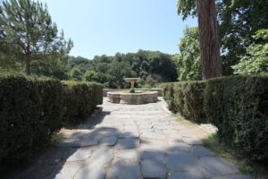 I Fontanili della Campagna Romana-Fontana interno Castello di Torre in Pietra