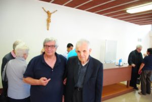 Monsignor Diego Natale Bona con il giornalista Franco Leggeri