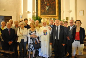 Castel di Guido 19 giugno 2011 -S.E. Monsignor GINO REALI e Don Francesco Arceri con i Parrocchiani