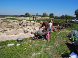 Castel di Guido- - 22 aprile 2017-GAR- Sessione di scavo Villa Romana delle Colonnacce .