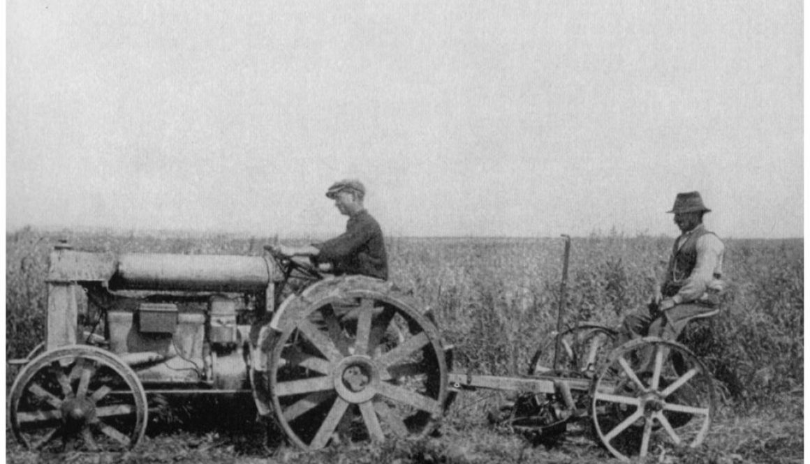 Maccarese -Operazione Falciatura con trattori del terreno bonifica 1930-