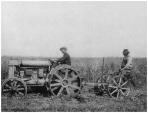 Maccarese -Operazione Falciatura con trattori del terreno bonifica 1930-