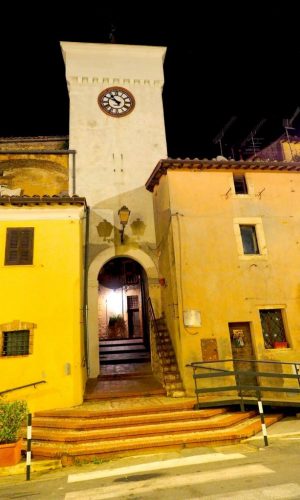Castelnuovo di Farfa-Porta Castello