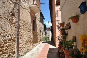 Castelnuovo di Farfa (Rieti) Via Coronari