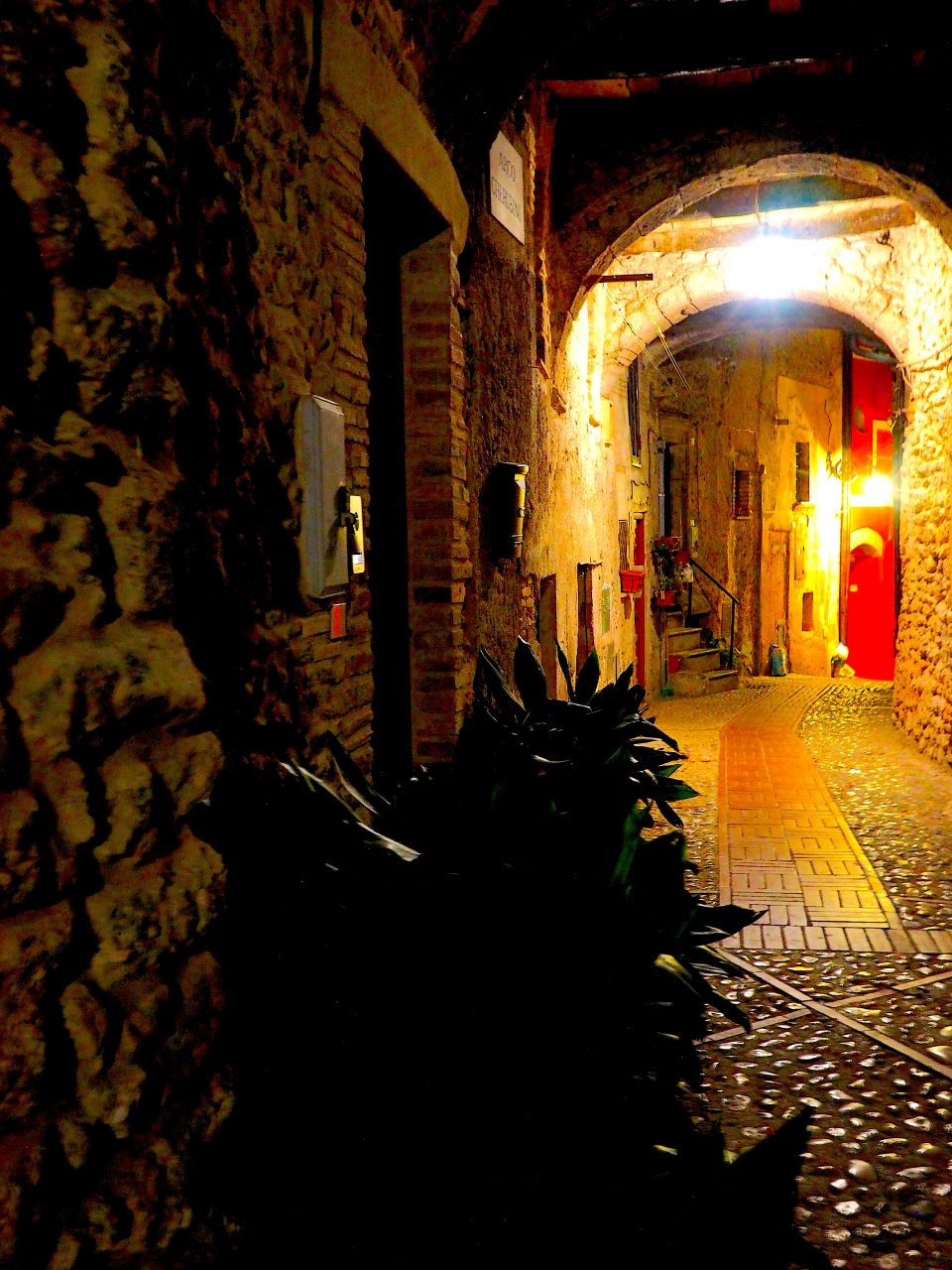 Castelnuovo di Farfa (Rieti) - Via Arco Cherubini