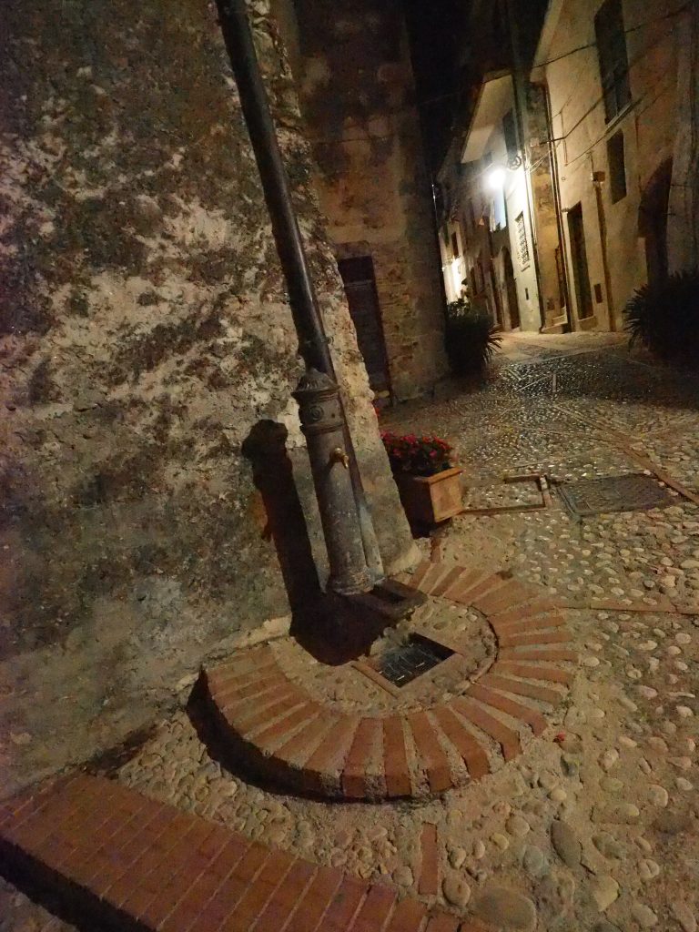 Castelnuovo di Farfa (Rieti) - Via Guglielmo Marconi-La Fontanella