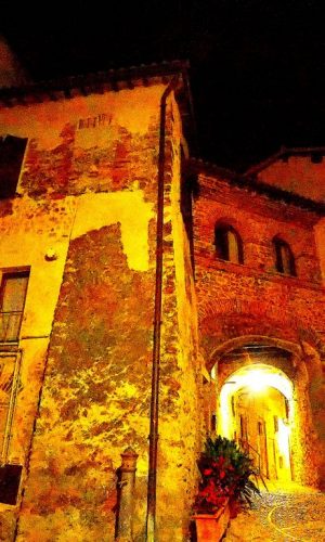 Castelnuovo di Farfa (Rieti) - Via Guglielmo Marconi-Via Arco Cherubini-Foto di Franco Leggeri