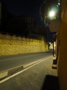 Castelnuovo di Farfa la notte di via Roma.