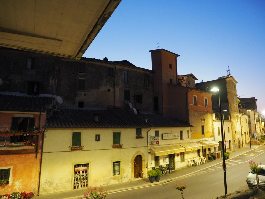 Castelnuovo di Farfa (Rieti) - Via Roma Ovest-Bar Stella-Foto di Franco Leggeri