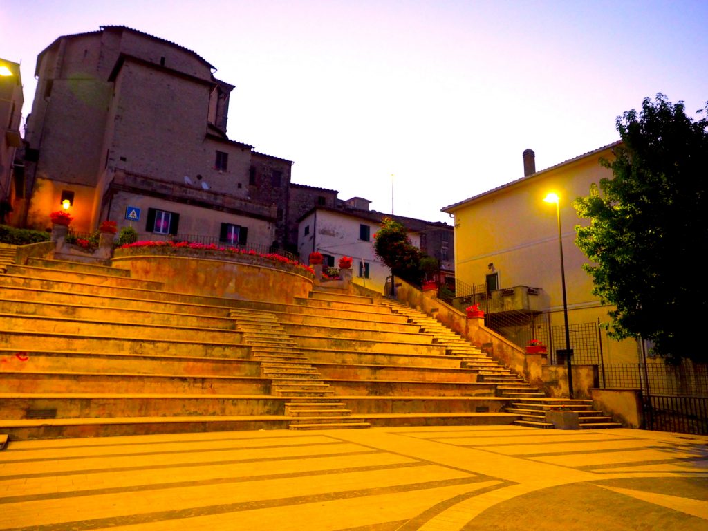 Castelnuovo di Farfa (Rieti) - La Piazza Comunale