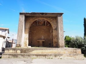 CASTELNUOVO di FARFA DEGRADO E ABBANDONO AFFRESCHI EX-CHIESA DI SANTA MARIA Foto di Franco Leggeri