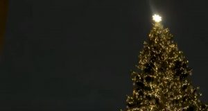ROMA Natale 2021-- Fotoreportage Piazza San Pietro -l'albero di Natale e il presepe-