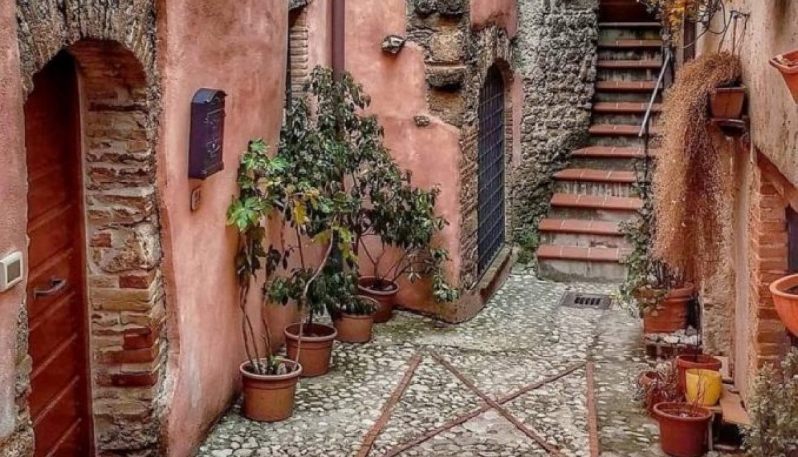 Castelnuovo di Farfa -Centro Storico--Foto di Franco Leggeri