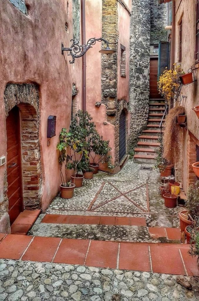 Castelnuovo di Farfa -Centro Storico--Foto di Franco Leggeri