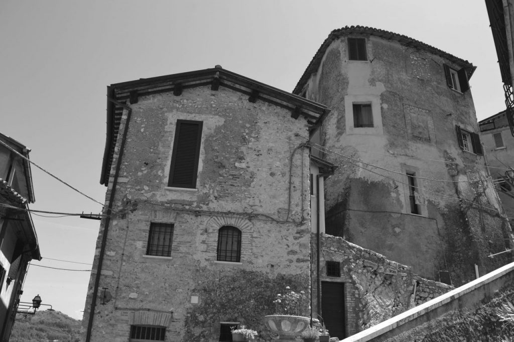 Arch.Maurizio Pettinari- TOFFIA(RI) in B&N