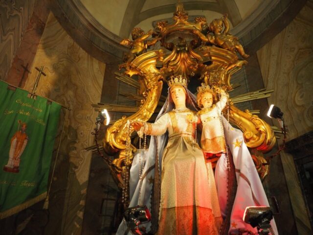CASTELNUOVO di FARFA La statua della Madonna del Rosari