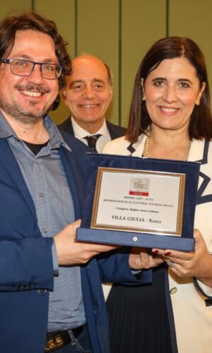 Valentino Nizzo riceve il Premio come Miglior Museo Italiano