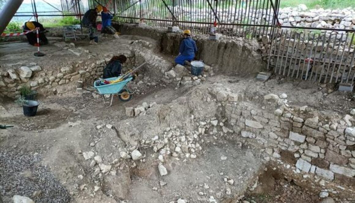 MOMPEO(Rieti)-Scavi archeologici nella Villa Romana in “Località Monte”