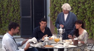 - RESIDENZA AURELIA – Set del Film VIVA L’ITALIAambra-angiolini-raoul-bova-michele-placido-e-alessandro-gassman-fanno-colazione-