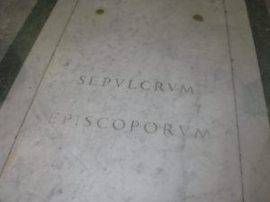Cattedrale della Diocesi di Porto e Santa Rufina a La Storta la tomba del Cardinale Eugenio Tisserant , Monsignor Luigi Martinelli, Monsignor Pietro Villa e Vescovo Andrea Pangrazio