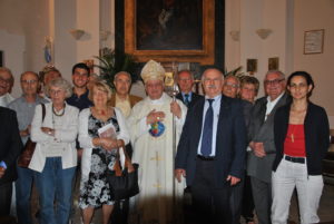 Castel di Guido 19 giugno 2011 -S.E. Monsignor GINO REALI e Don Francesco Arceri con i Parrocchiani