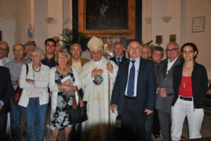 Castel di Guido 19 giugno 2011 -S.E. Monsignor GINO REALI e Don Francesco Arceri con i Parrocchiani