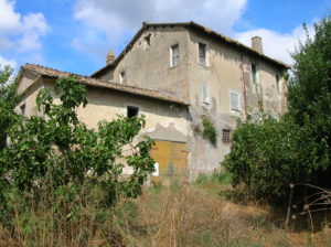 TESTA DI LEPRE DI SOTTO- (Foto anno 2002)-CASALE PAMPHILJ E CHIESA BEATISSIME VERGINE DELLA PIETA’.