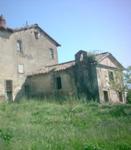 TESTA DI LEPRE DI SOTTO- (Foto anno 2002)-CASALE PAMPHILJ E CHIESA BEATISSIME VERGINE DELLA PIETA’.