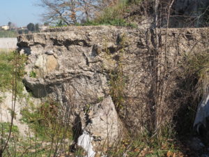 Malagrotta- Roma Municipio XI- Foto 16 febbraio 2017-Scavi Archeologici abbandonati a ridosso della discarica più grande d’Europa.