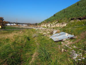 Malagrotta- Roma Municipio XI- Foto 16 febbraio 2017-Scavi Archeologici abbandonati a ridosso della discarica più grande d’Europa.