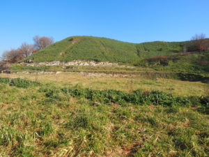 Malagrotta- Roma Municipio XI- Foto 16 febbraio 2017-Scavi Archeologici abbandonati a ridosso della discarica più grande d’Europa.