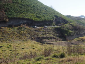 Malagrotta- Roma Municipio XI- Foto 16 febbraio 2017-Scavi Archeologici abbandonati a ridosso della discarica più grande d’Europa.