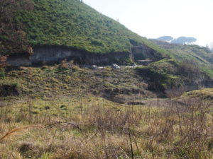 Malagrotta- Roma Municipio XI- Foto 16 febbraio 2017-Scavi Archeologici abbandonati a ridosso della discarica più grande d’Europa.