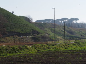 Malagrotta- Roma Municipio XI- Foto 16 febbraio 2017-Scavi Archeologici abbandonati a ridosso della discarica più grande d’Europa.